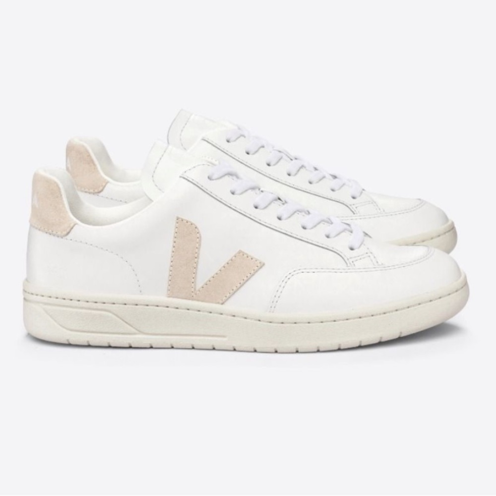 Veja sneakers V12 Leather White Sable Size 8 - like new